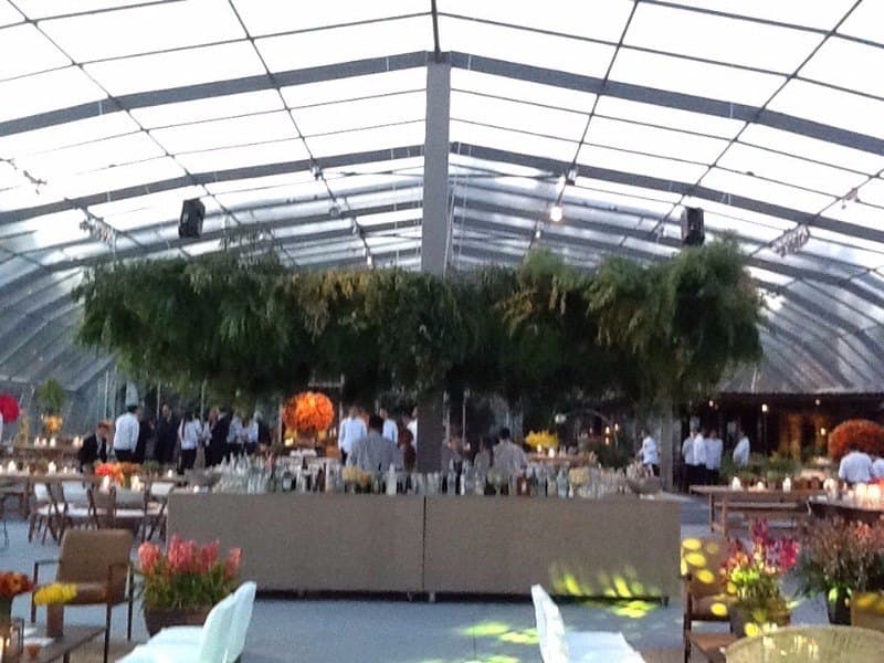 Montaje de carpa a medida para casamiento al aire libre