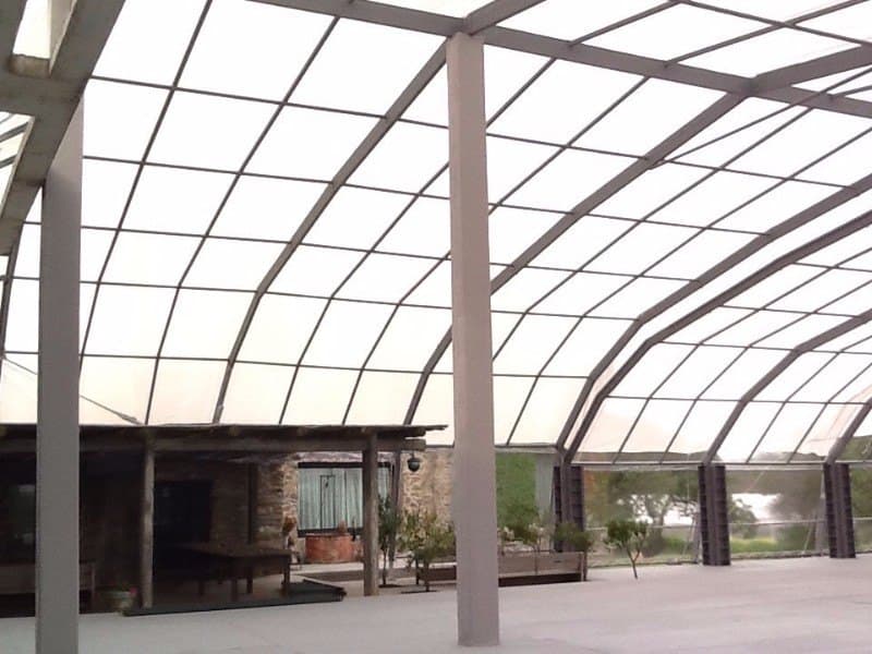 Montaje de carpa a medida para casamiento al aire libre