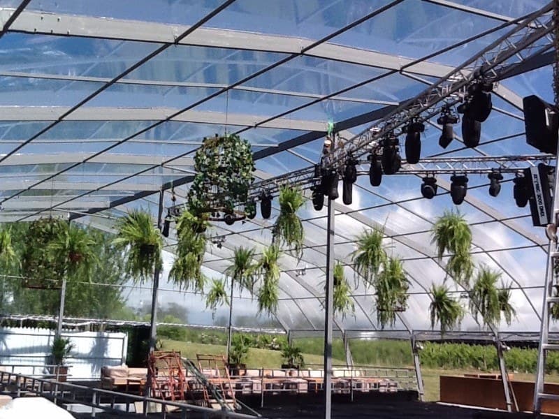 Montaje de carpa para boda en chacra Punta del Este