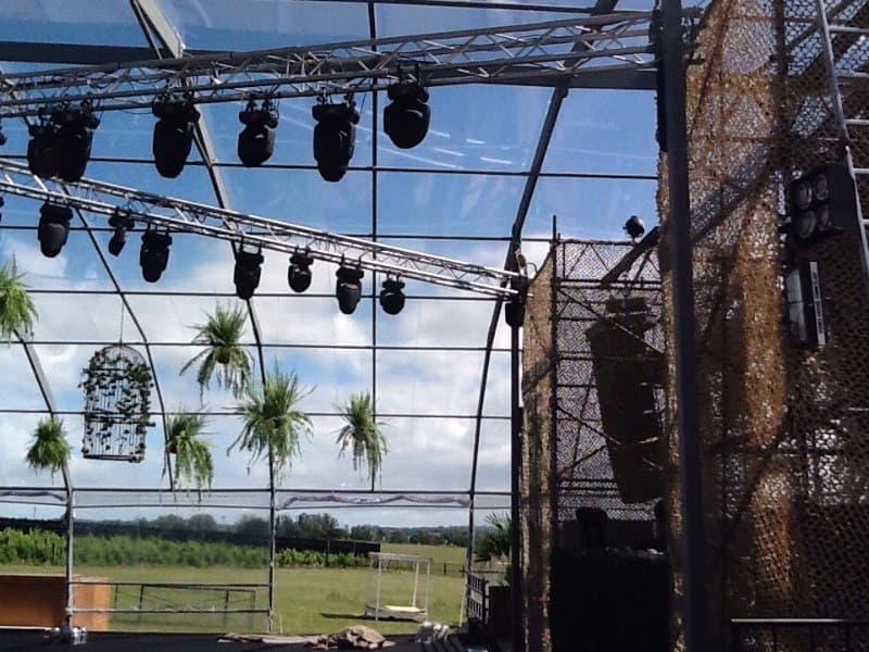 Carpa para casamiento con cerramiento transparente