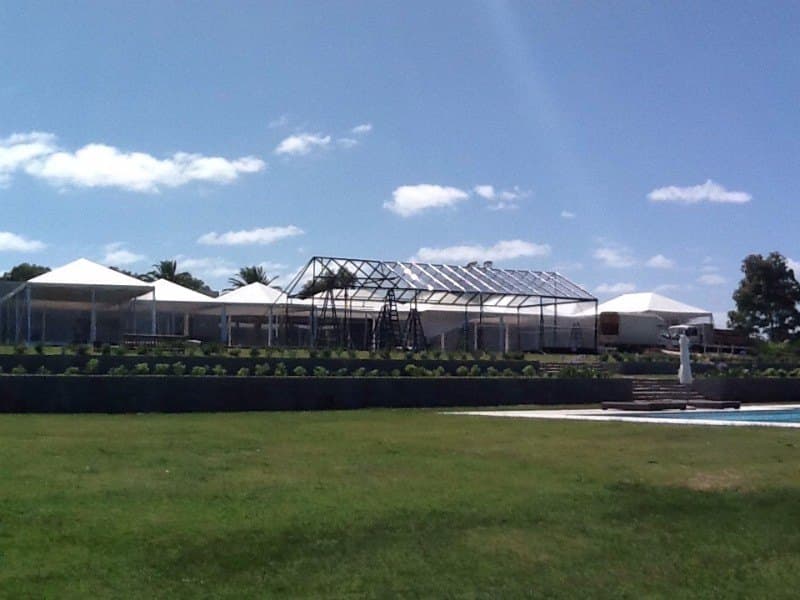 Carpa para casamiento con cerramiento transparente