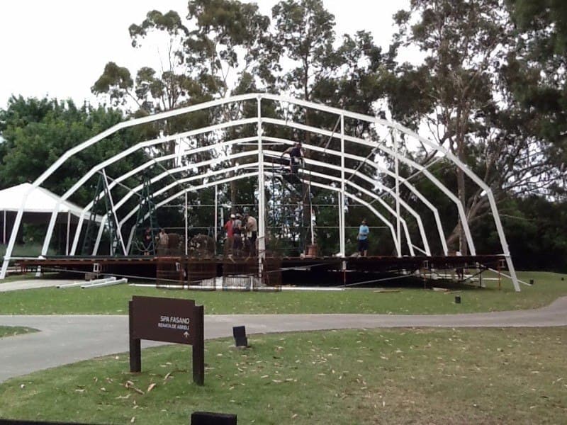 Montaje de carpa para boda en chacra Punta del Este