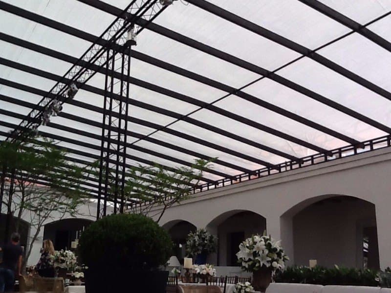 Montaje de carpa para boda en chacra Punta del Este