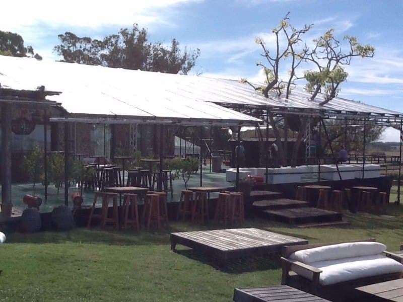 Carpa para casamiento con cerramiento transparente