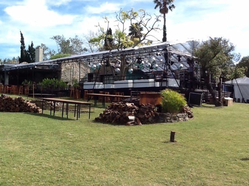 Alquiler de carpa para boda en jardín Uruguay