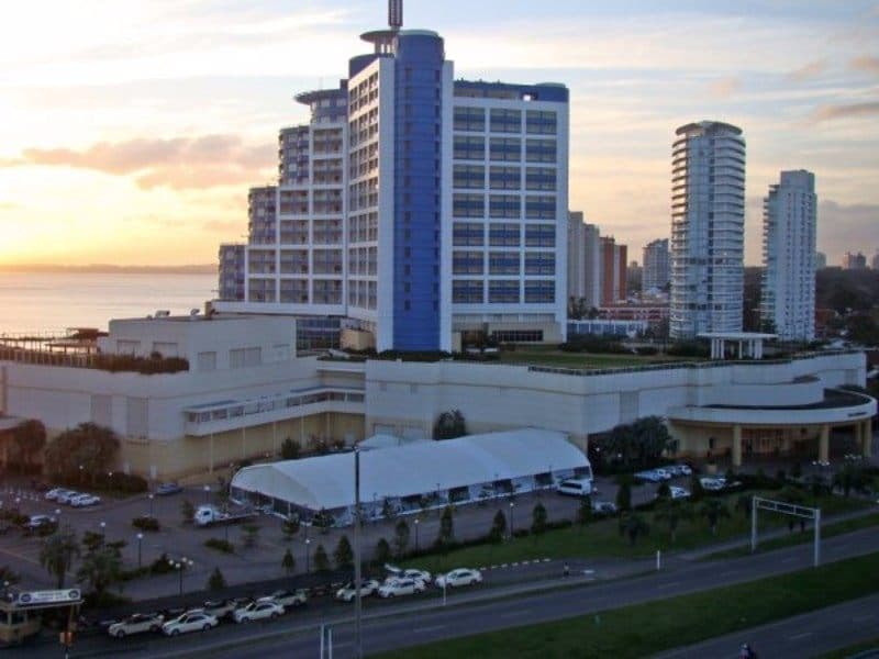 Montaje de carpa para evento empresarial