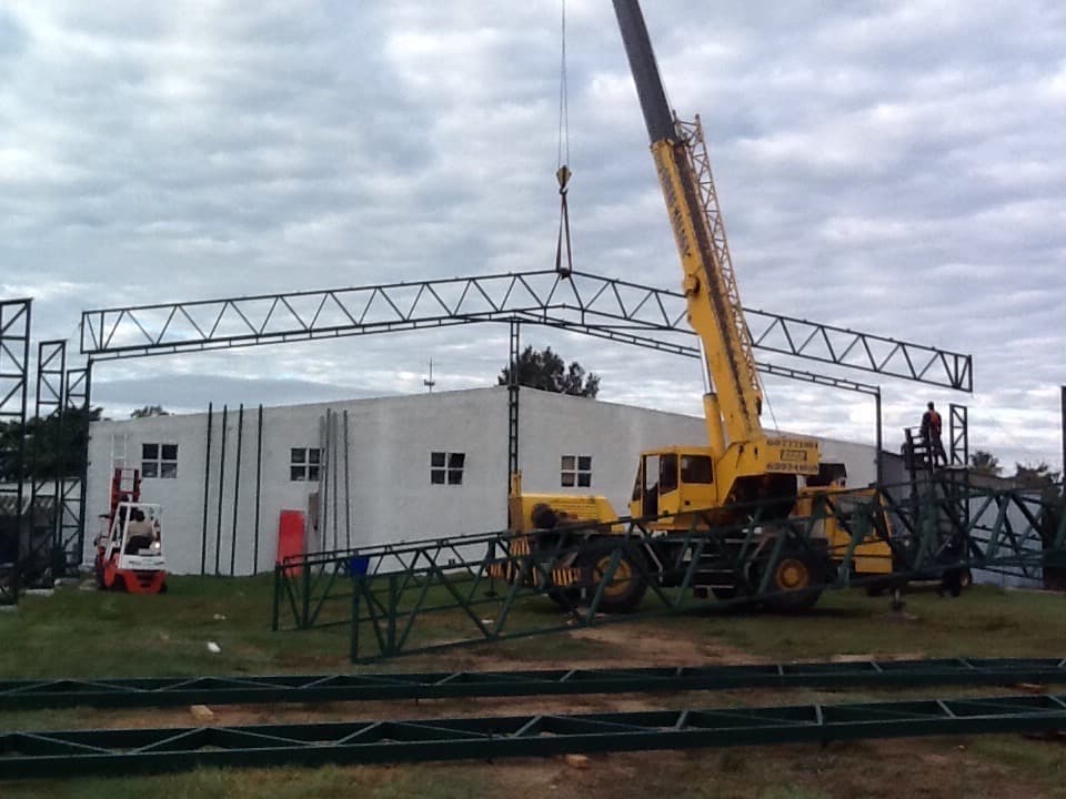 Galpón temporal para festival de música al aire libre