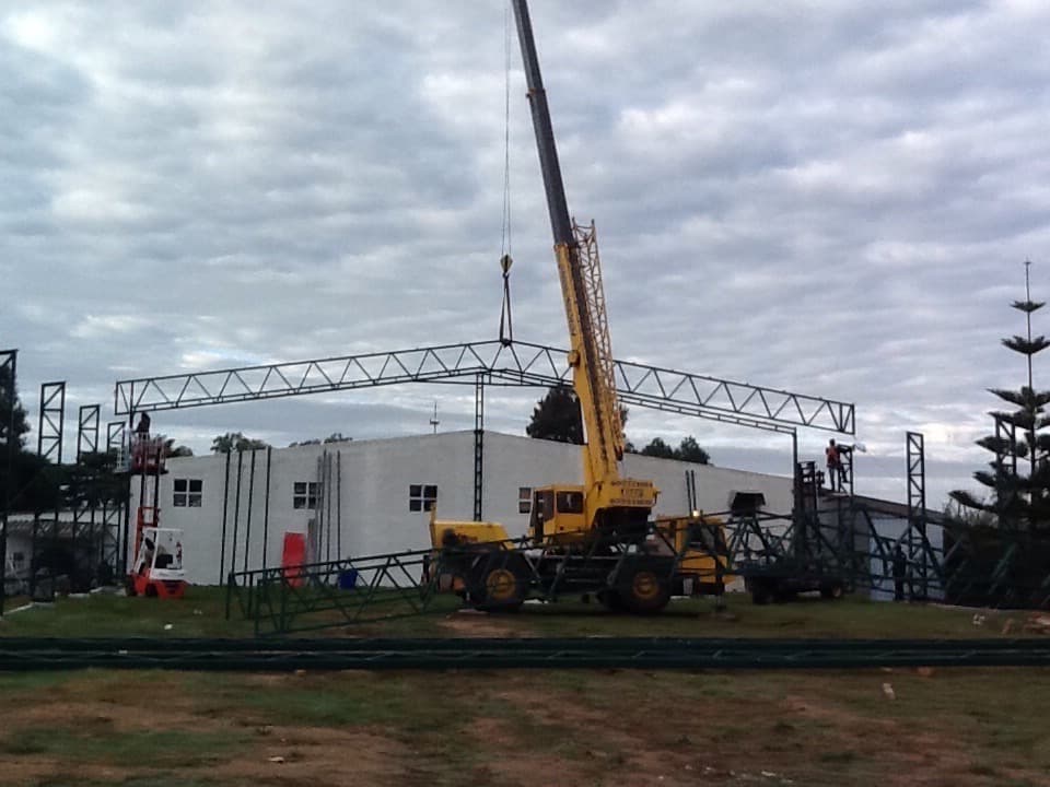 Montaje de galpón para evento deportivo en Maldonado