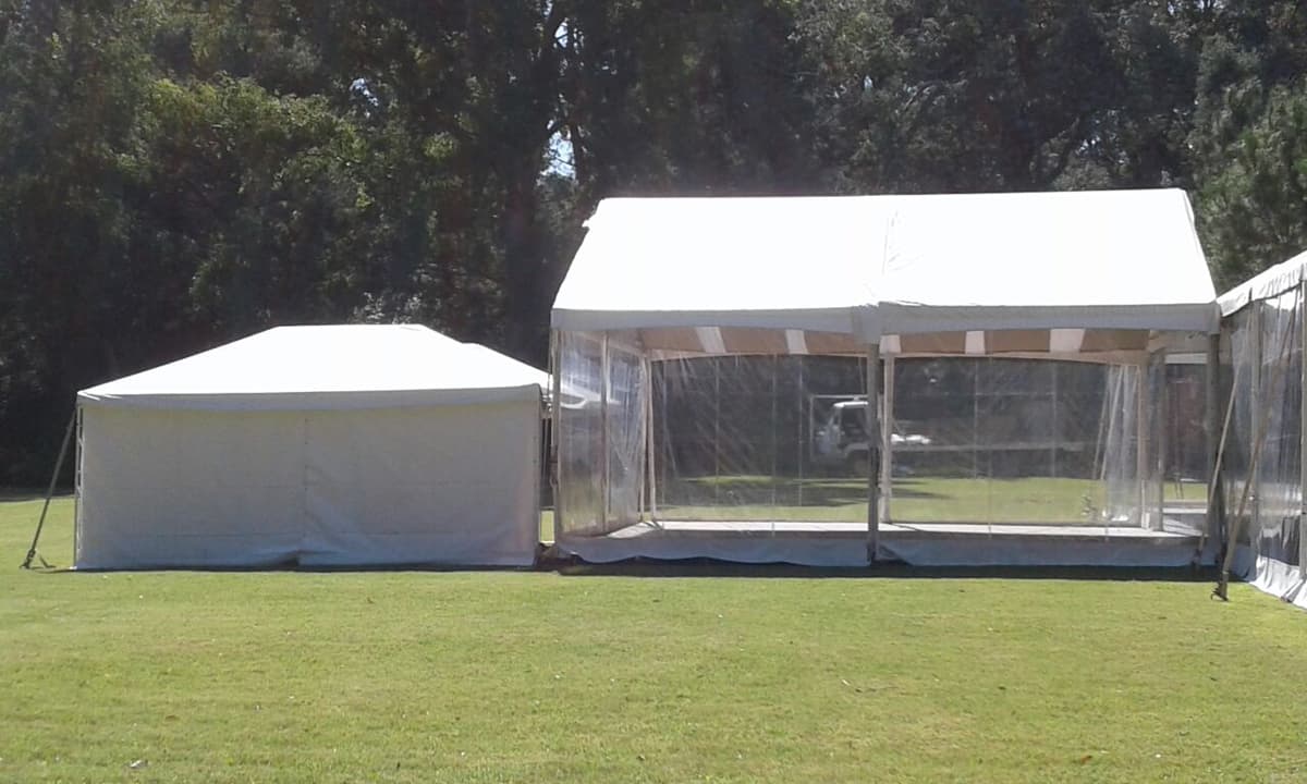 Harem con techo a cuatro aguas para fiesta en Uruguay