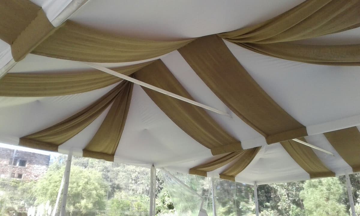 Harem con techo a cuatro aguas para fiesta en Uruguay